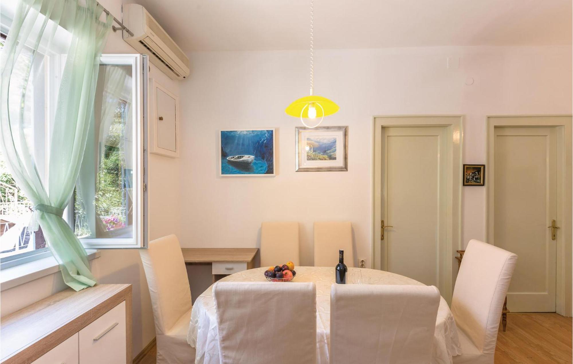 Awesome Apartment In Makarska With Kitchen Kültér fotó