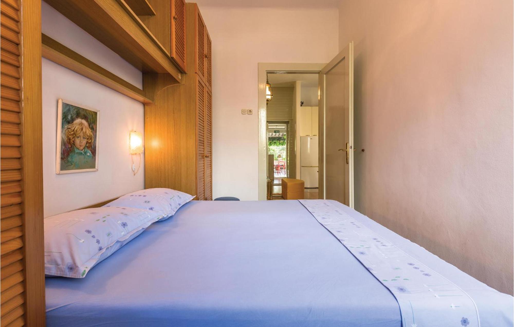 Awesome Apartment In Makarska With Kitchen Kültér fotó
