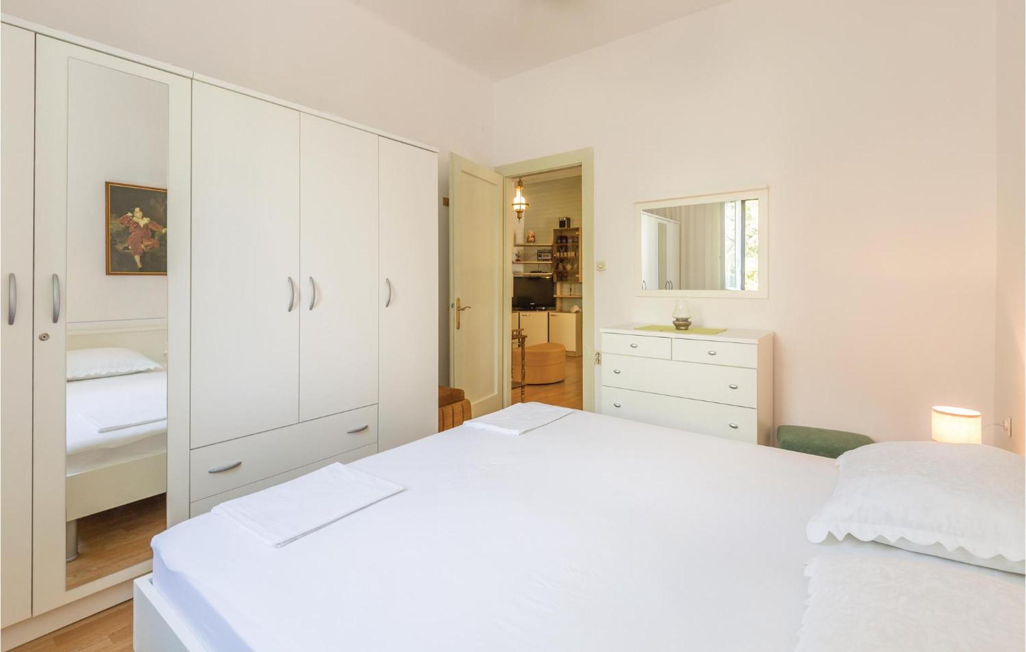 Awesome Apartment In Makarska With Kitchen Kültér fotó