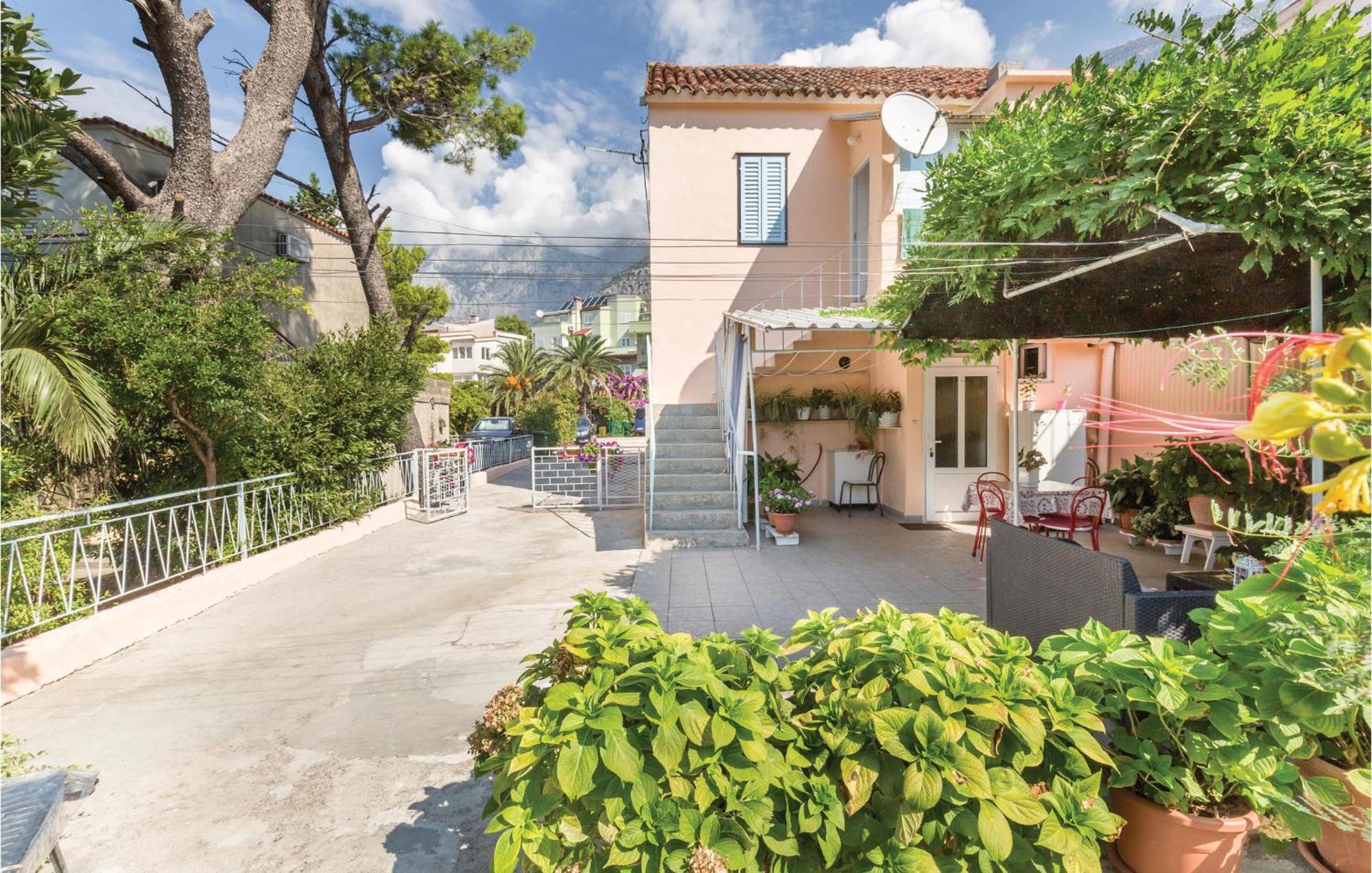 Awesome Apartment In Makarska With Kitchen Kültér fotó
