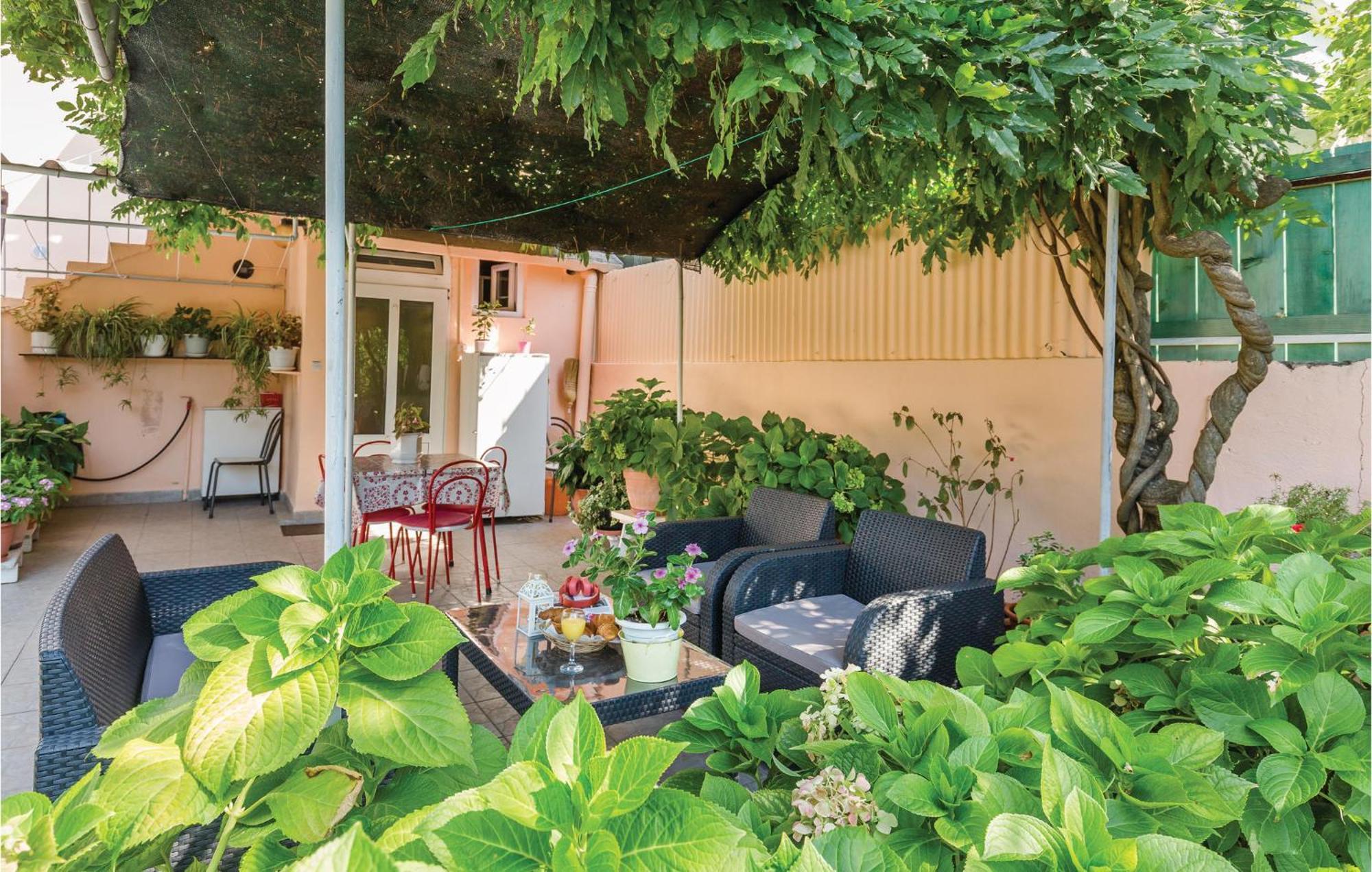 Awesome Apartment In Makarska With Kitchen Kültér fotó