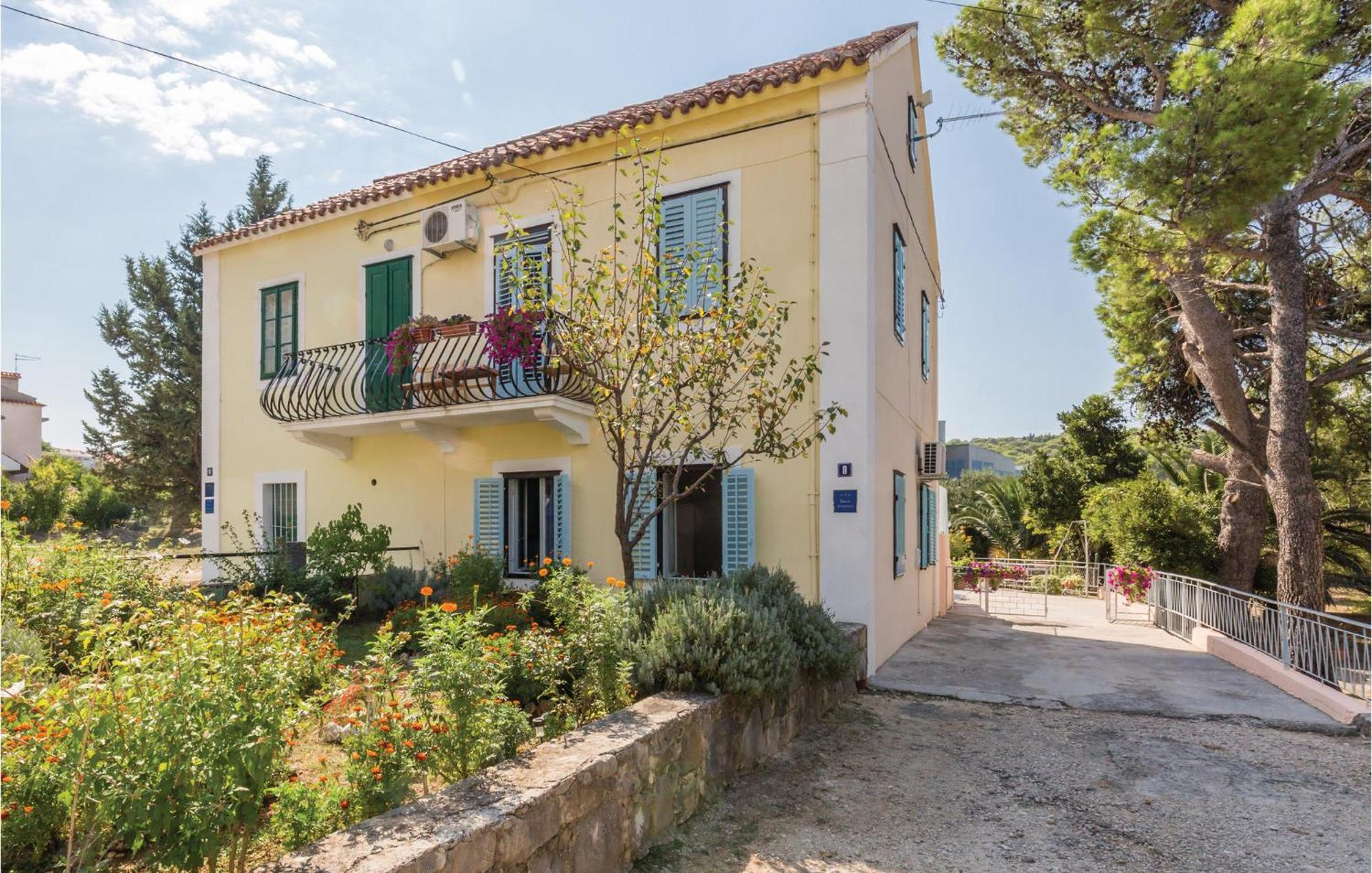Awesome Apartment In Makarska With Kitchen Kültér fotó