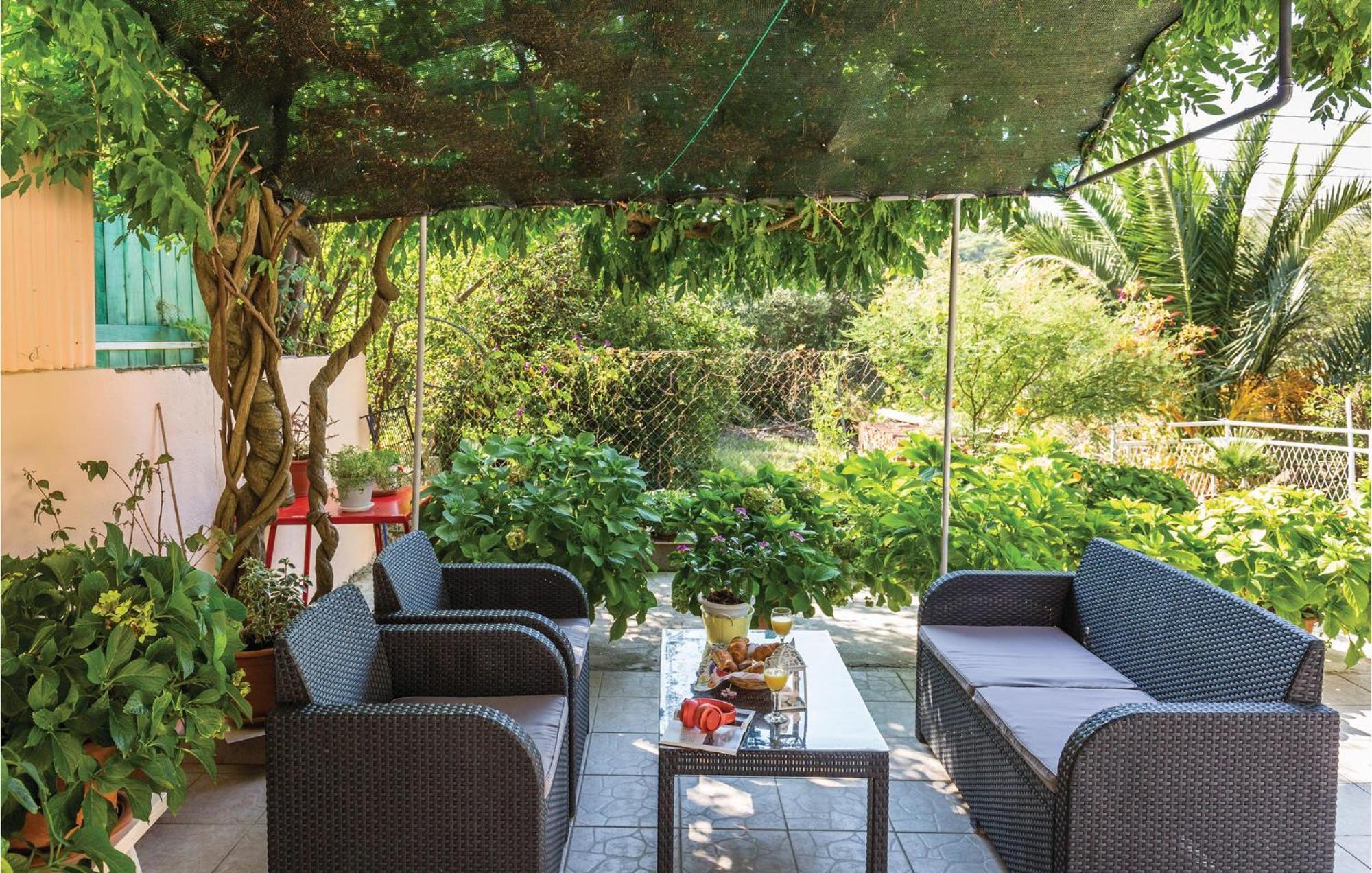 Awesome Apartment In Makarska With Kitchen Kültér fotó